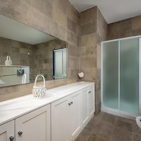 Themis Private Villa, Swimming Pool & Jacuzzi Вилла Ялиссос