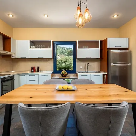 Themis Private Villa, Swimming Pool & Jacuzzi *