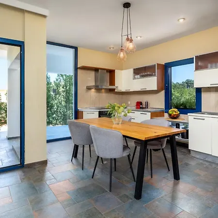 Вилла Themis Private Villa, Swimming Pool & Jacuzzi Ялиссос