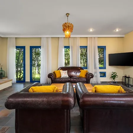 Themis Private Villa, Swimming Pool & Jacuzzi *